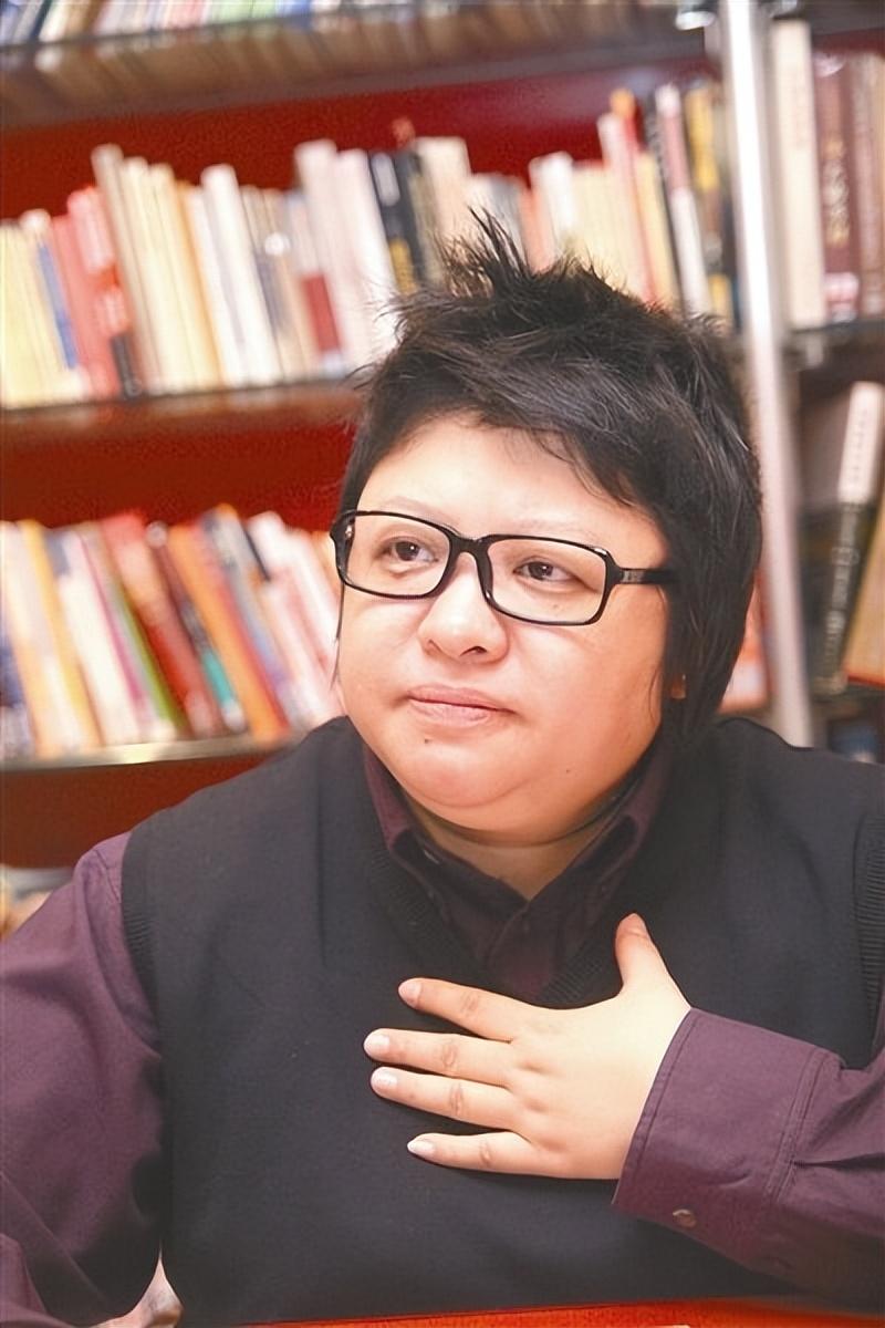 回顾韩红的母亲雍西女儿52岁仍未婚单身让她纠结心痛