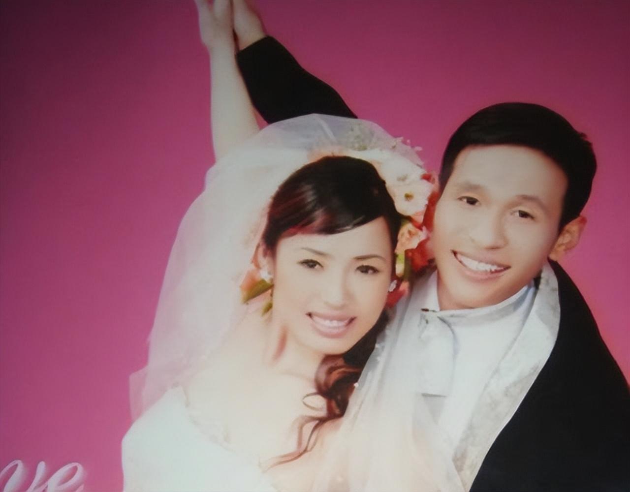 回顾宋小宝成名后抛弃霍晓红再婚娶粉丝王雪如今成人生赢家