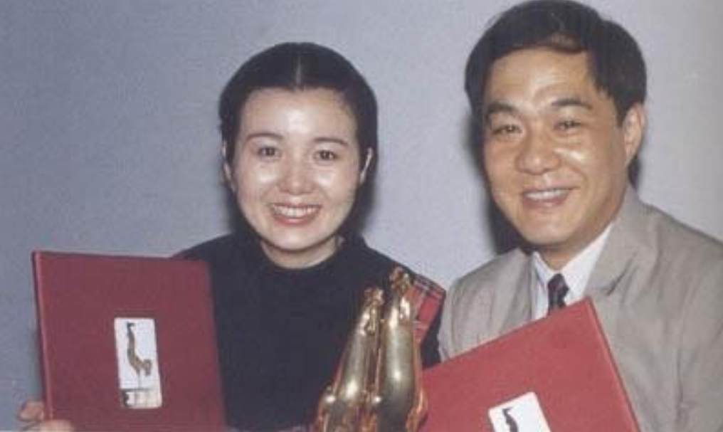 回顾郑卫莉前夫赵君20年坚持不娶全心陪伴儿子前妻再嫁杜淳父亲