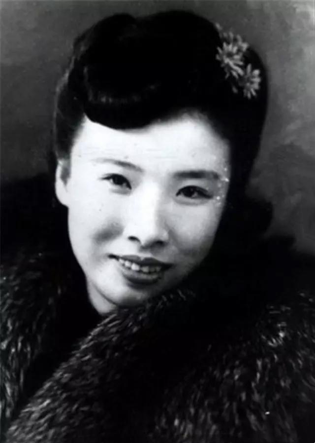回顾越剧皇后筱丹桂27岁服毒自尽用8字血泪遗书换来丈夫死刑