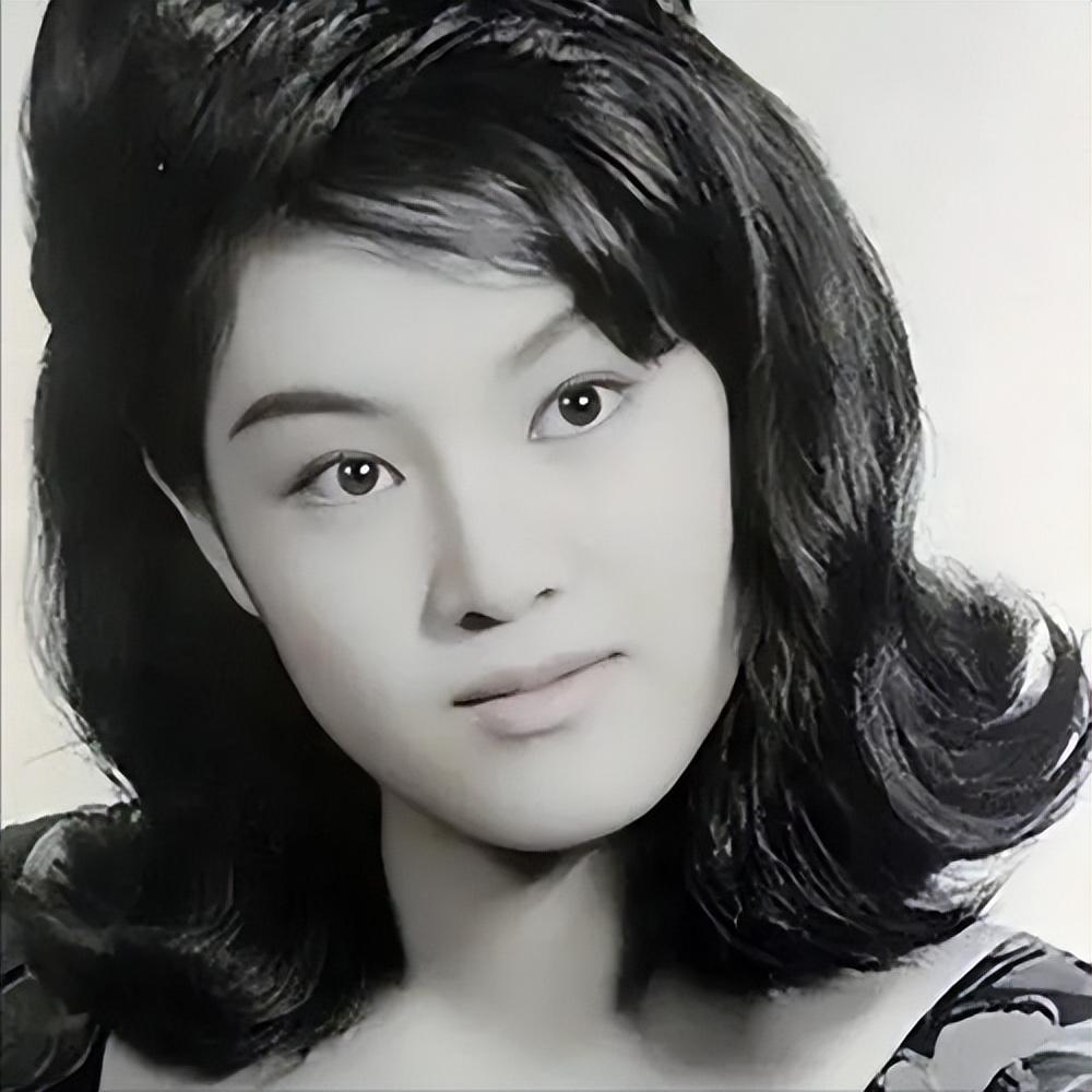 回顾何莉莉屡遭背叛却不离婚丈夫死后她的报复让小三有苦难言