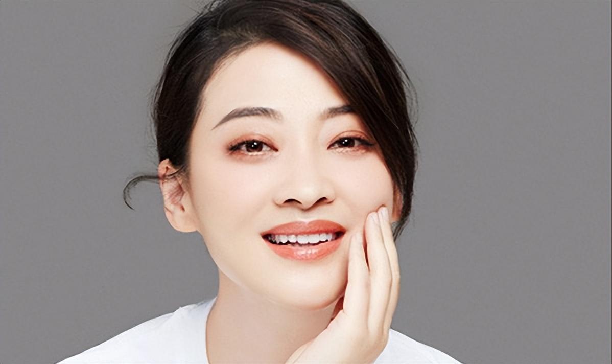 回顾梅婷拒绝名导演为前夫花400万二婚嫁摄影师幸福圆满凭啥