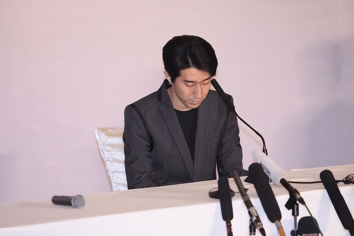 回顾吴卓林母亲是亚洲小姐父亲是巨星成龙我却成为污点