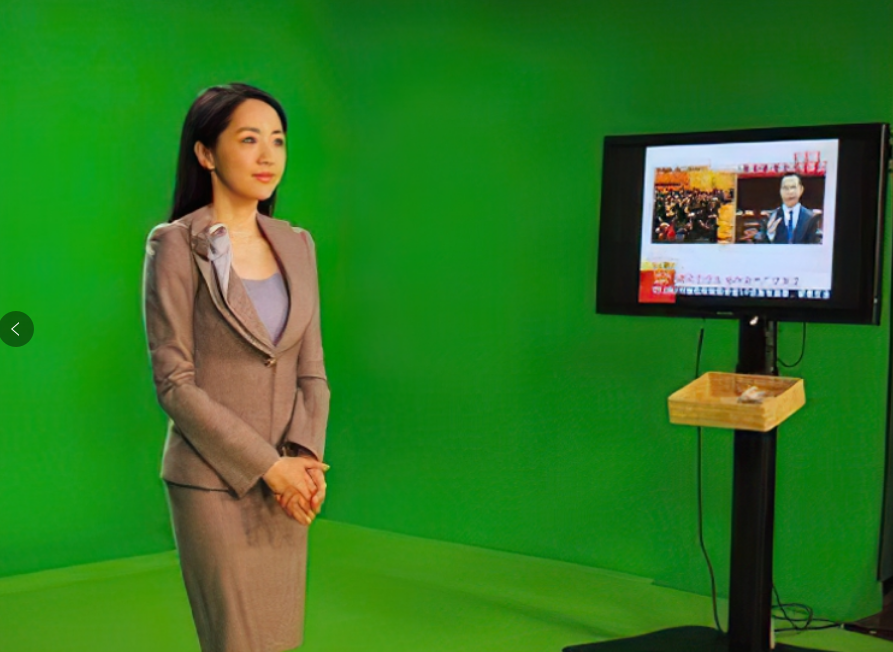 1995年,杨丹刚一进入央视就成为了《天气预报》的主持人,得知此事后