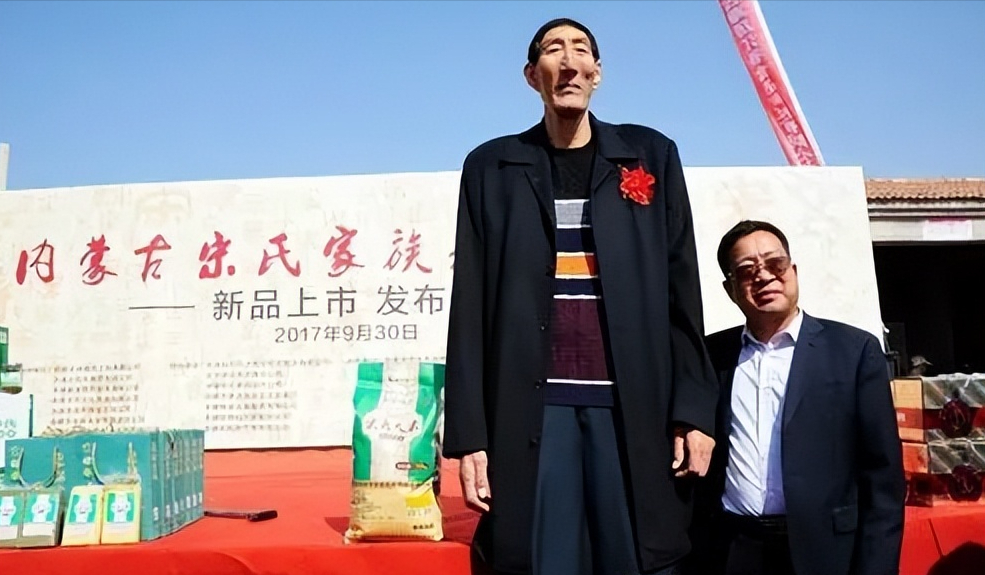 回顾236米巨人鲍喜顺不顾医生劝阻57岁执意生儿子如今怎样