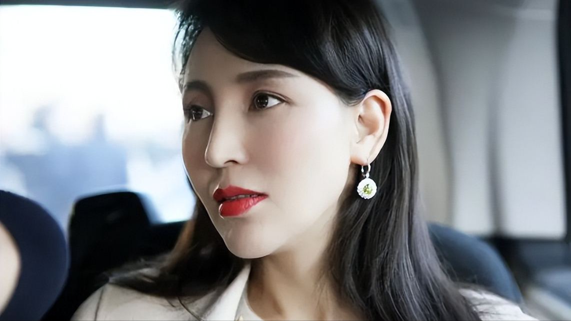 19岁与男友私奔在6平米地下室连生3胎今丈夫用7部剧将她捧红