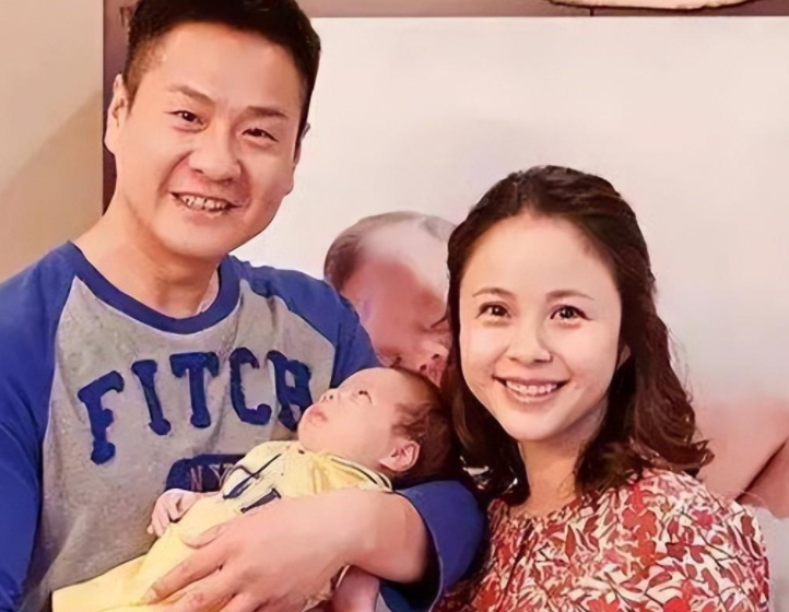 回顾连奕名:成名后抛妻弃子,净身出户娶杨若兮,前妻红了他糊了