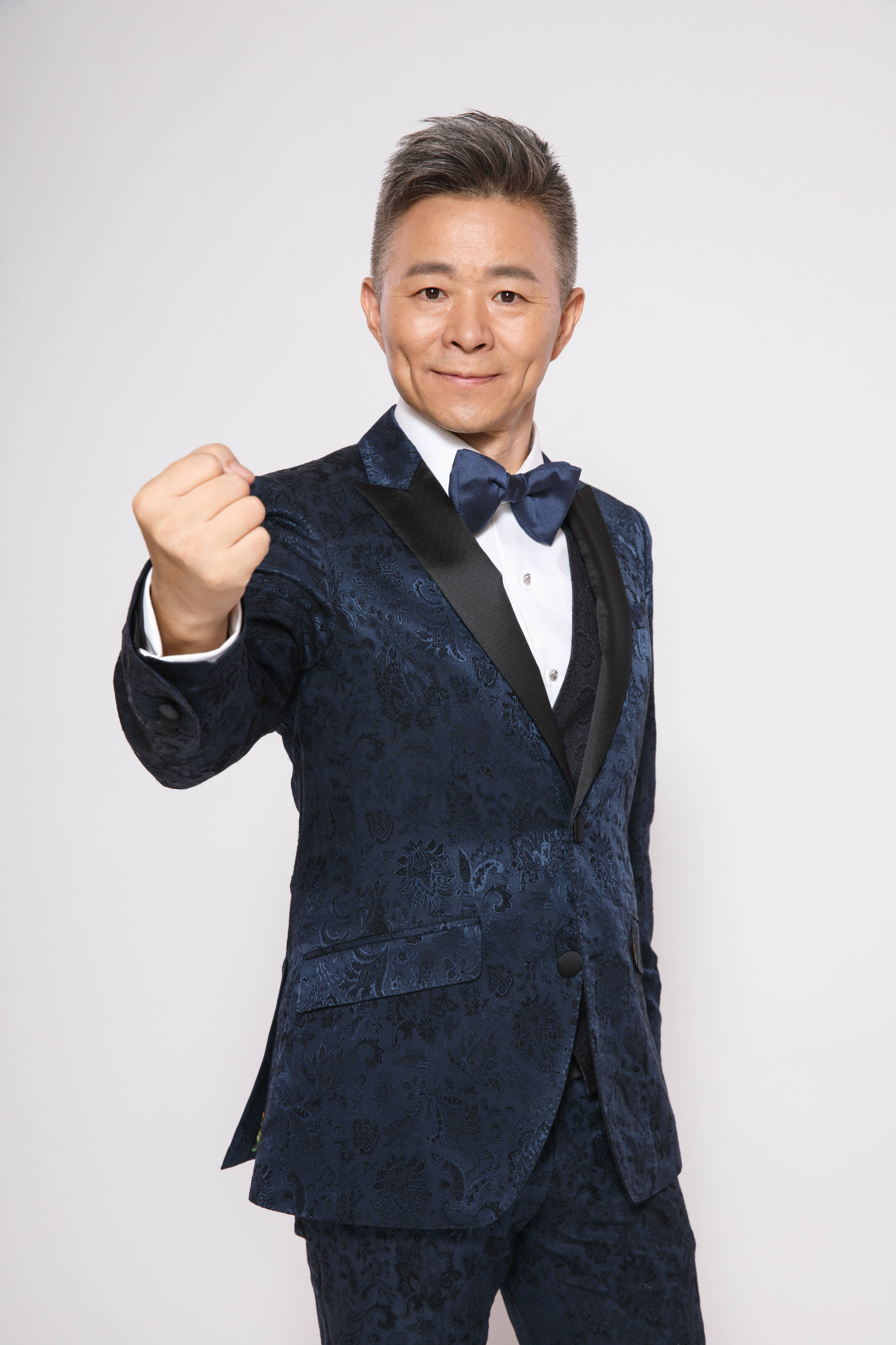 回顾歌唱家王宏伟4岁丧父母亲守寡51年他的反哺让人泪奔