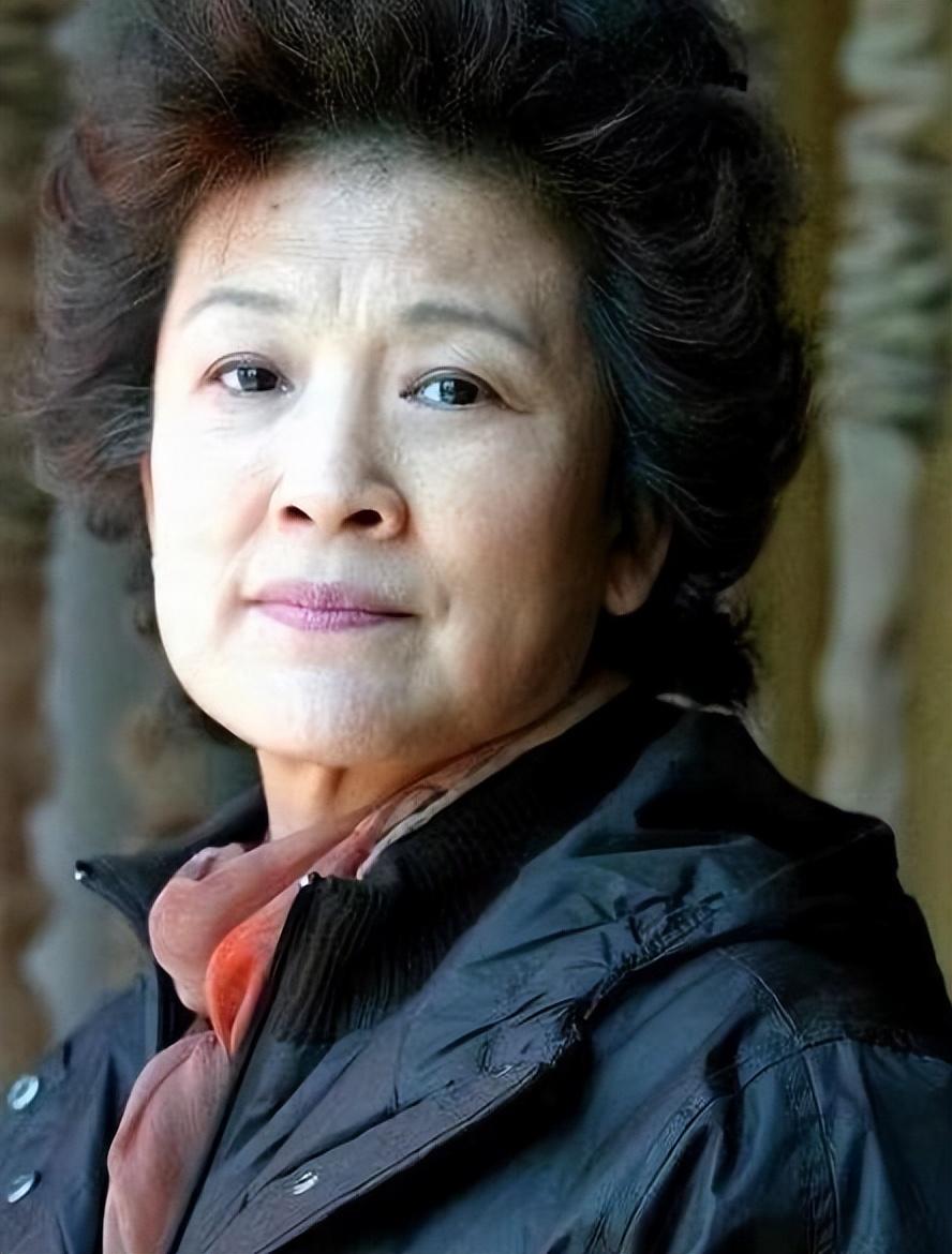 回顾宋春丽辉煌背后的坎坷与泪水因拍戏终身不育晚年生活怎样