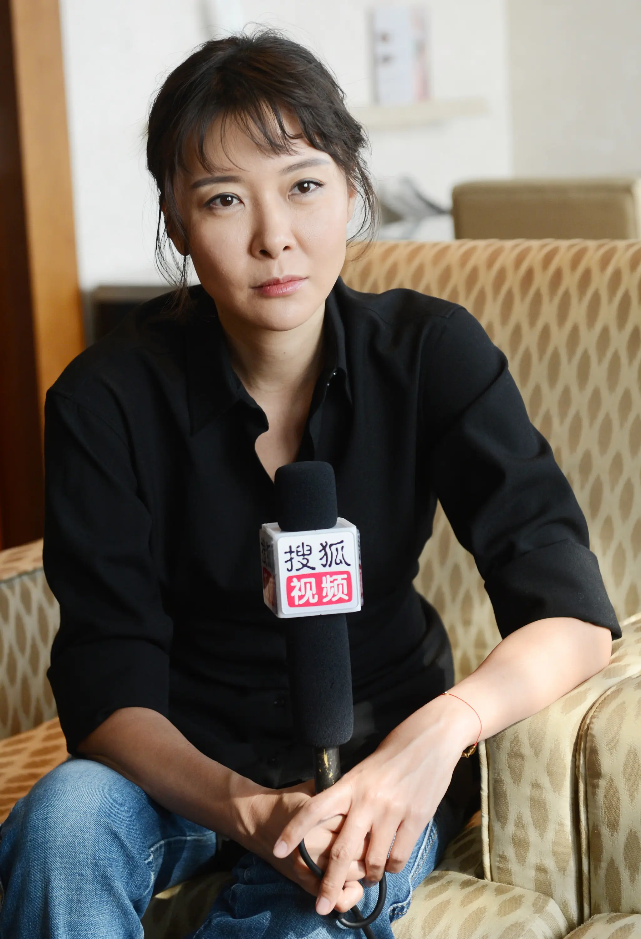 回顾柯蓝年少成名23岁年薪百万感情生活从不间断今依然单身