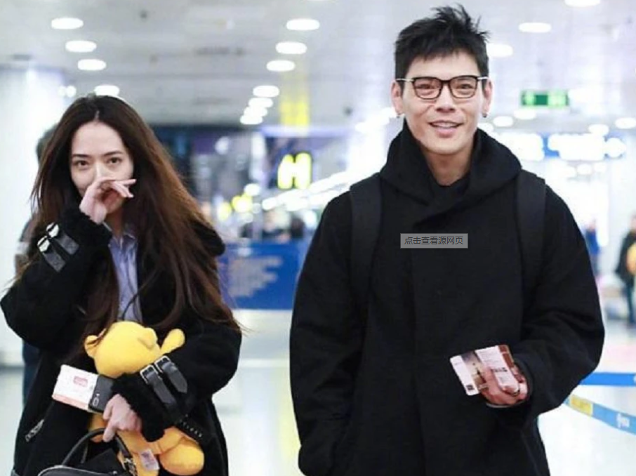 郭碧婷还没有出现在向佐的生活中时,向佐的情感经历可谓是丰富多彩.