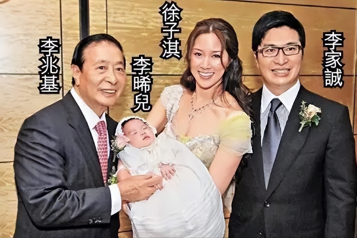 回顾徐子淇生一个儿子公公奖励10亿年仅30身价超千亿