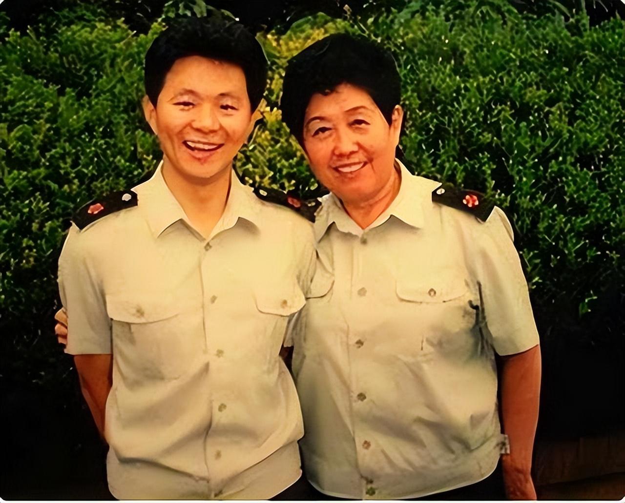 回顾歌唱家王宏伟4岁丧父母亲守寡51年他的反哺让人泪奔