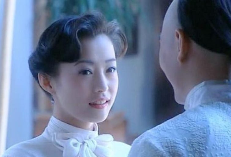 后来,已经小有名气的郝蕾拍摄了《少年天子》里的"静妃",这部剧不仅也