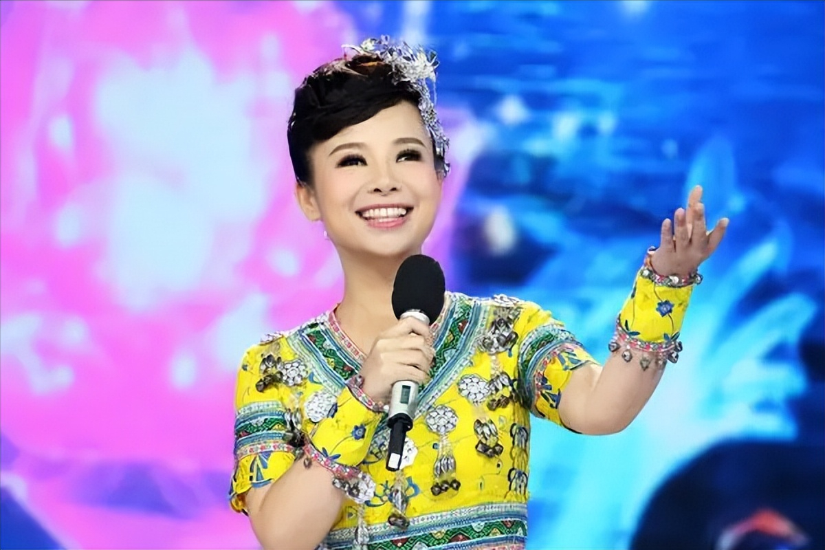 回顾盲人歌手刘赛成名后拒绝抛弃农村丈夫现丈夫成她的骄傲