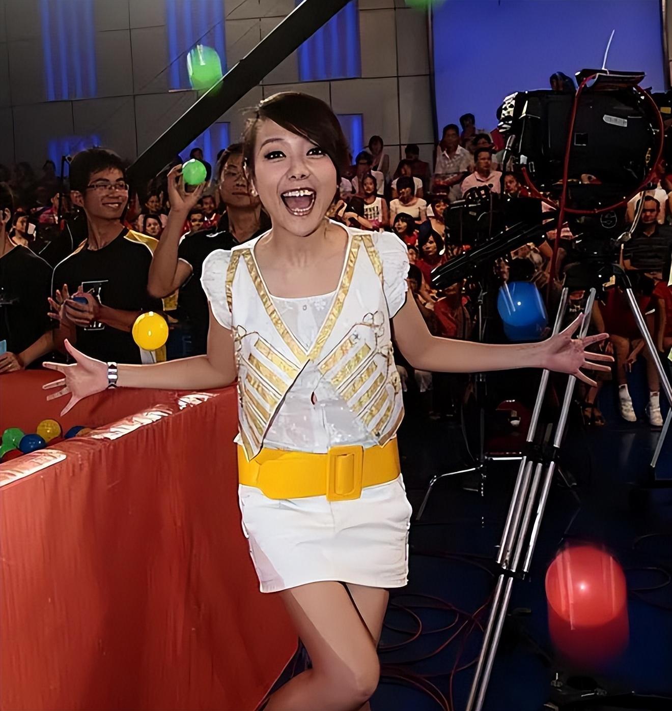 回顾杨乐乐嫁给二婚汪涵生下儿子后过成这样家庭地位一目了然