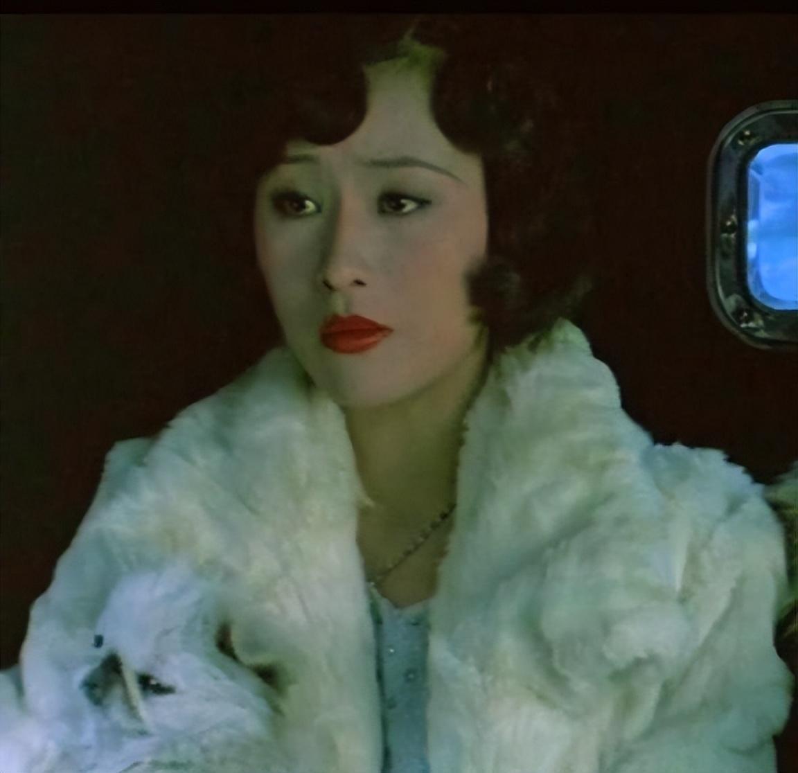 回顾邬君梅被日本男友抛弃后嫁大12岁外国老公至今无儿无女