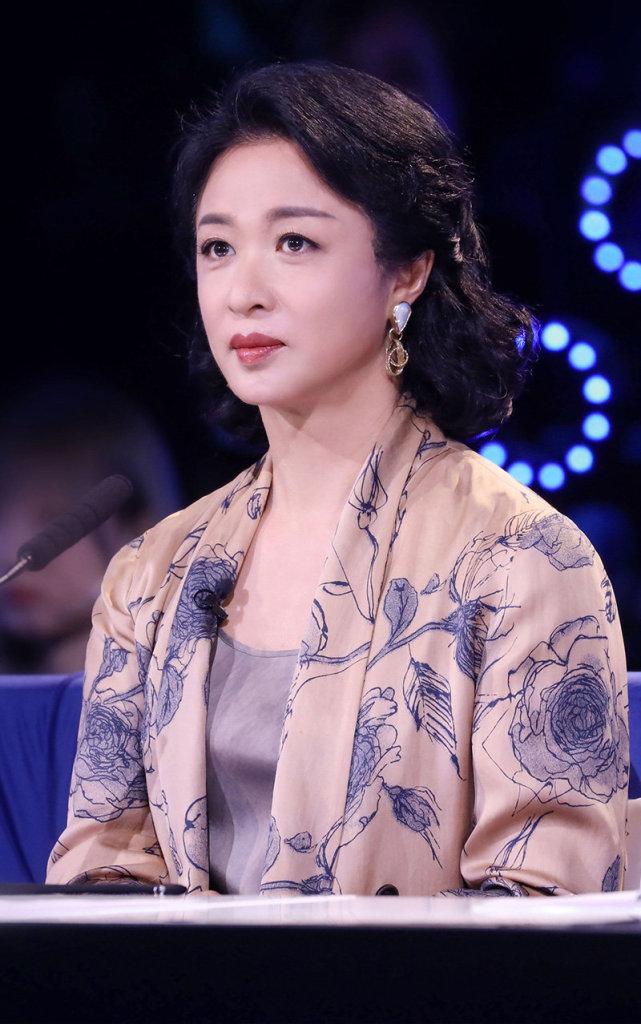 回顾金星的妈妈韩颖儿子变女儿扛过了流言蜚语今一家其乐融融