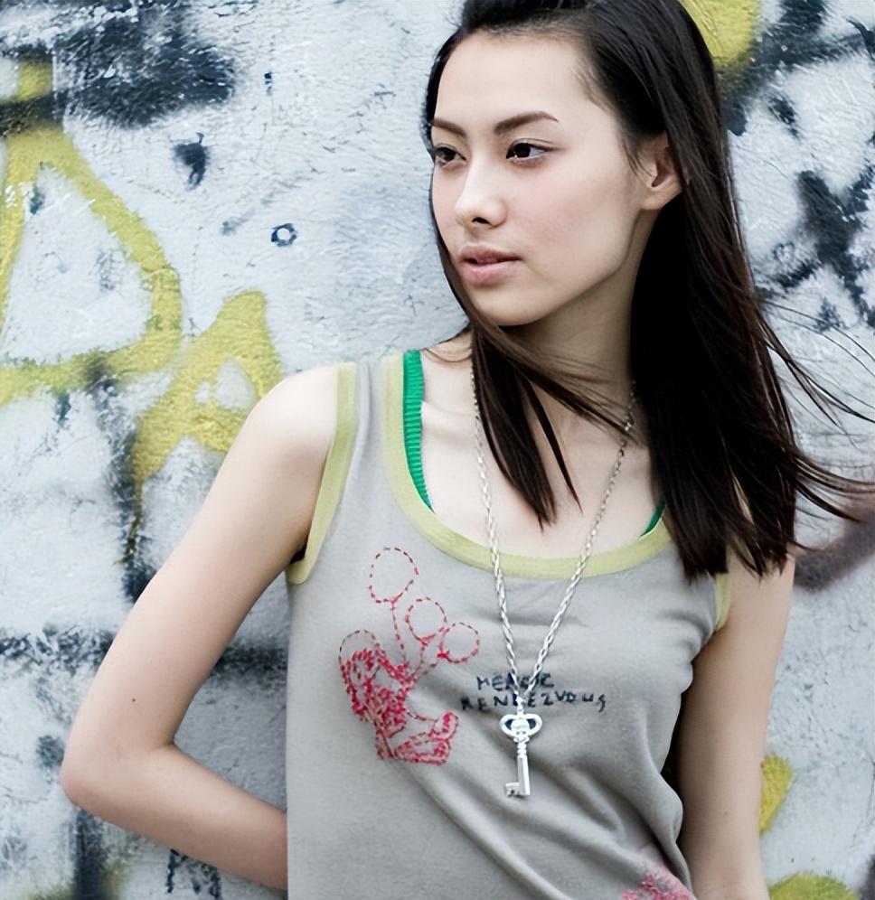 回顾梁洛施22岁生三胎与李泽楷分手11年独自带娃成人生赢家