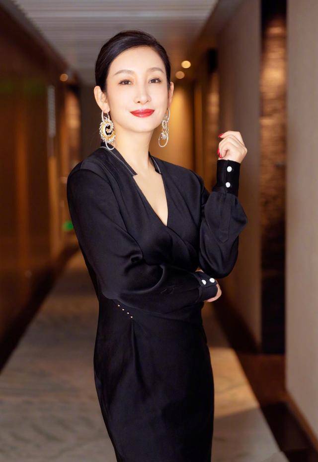 回顾秦海璐怀孕时小叔子公公相继去世生娃对婆婆好的亲妈吃醋