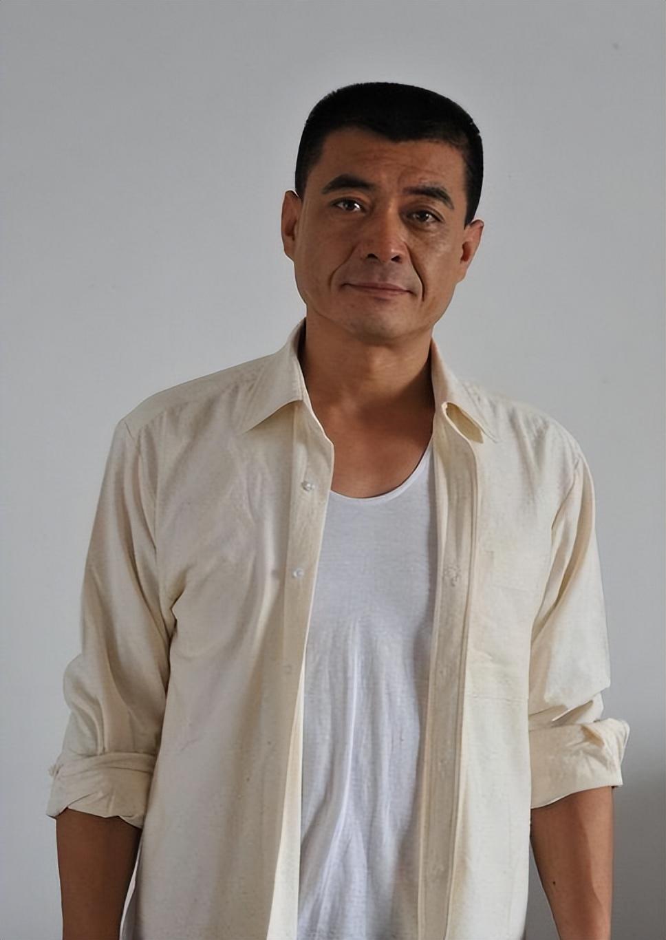 回顾王新军家人相继离世如今的我不敢老去还要照顾老母亲
