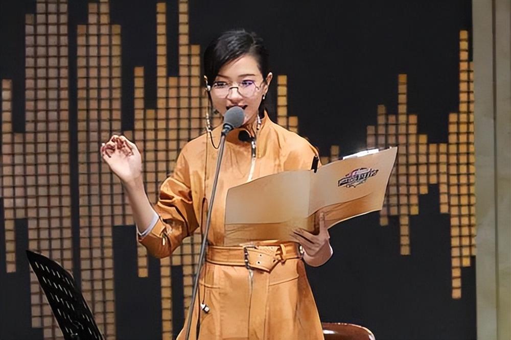 回顾不婚族万茜从不炒作嫁普通丈夫40岁高龄为小丈夫生孩子