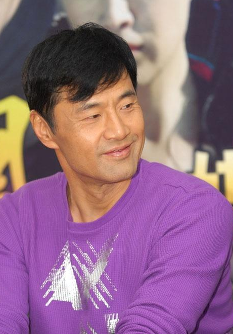 于荣光是个演员,他的心中始终是热爱表演的,因此他并不是那种轻易放弃