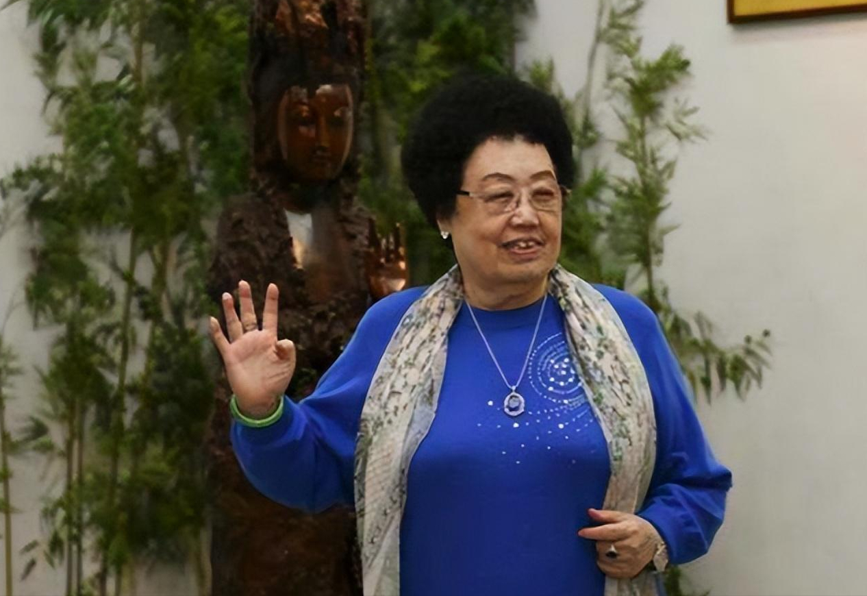 回顾富婆陈丽华娶小11岁的唐僧结婚33年却从未叫对方名字