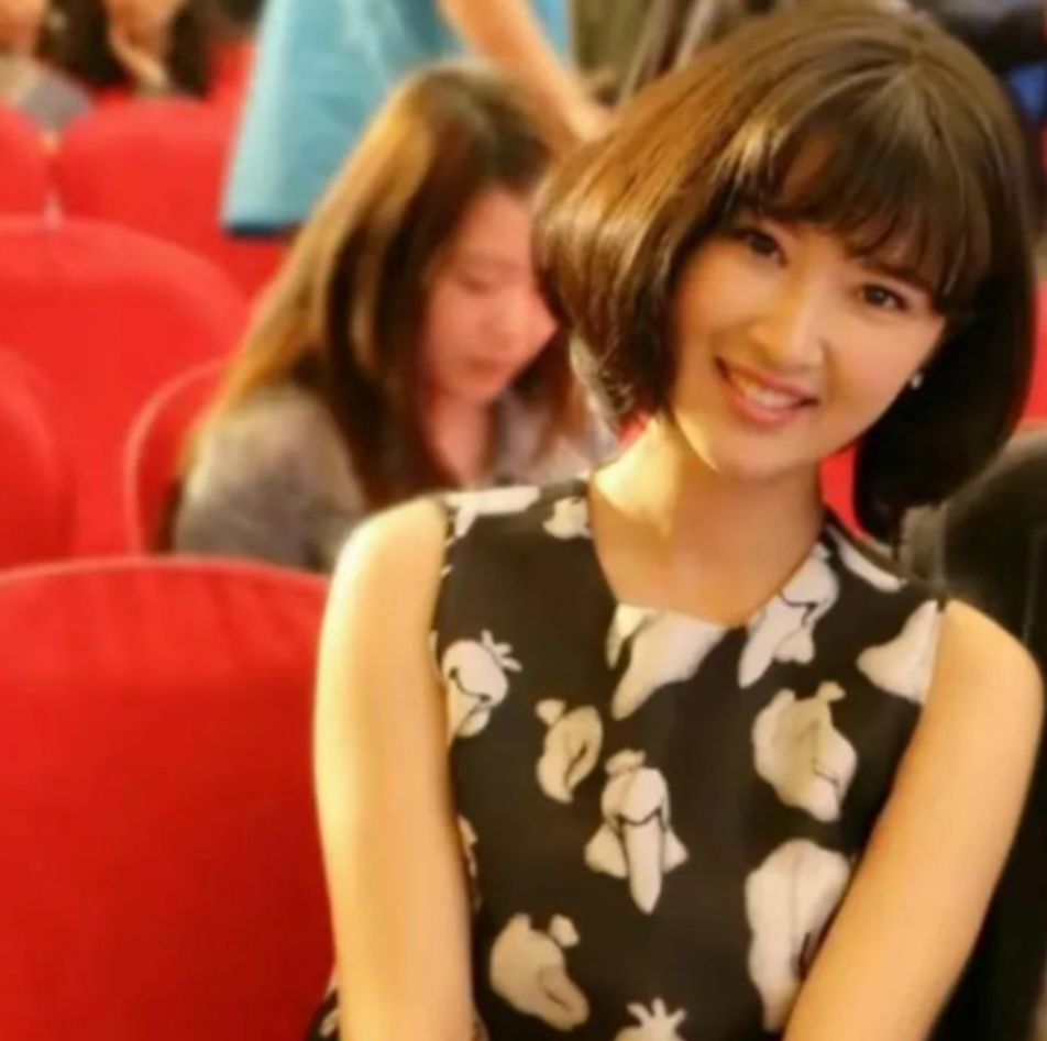回顾女星奚望在继父刘之冰的支持下任性离婚如今对不起孩子