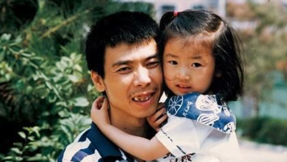 回顾冯小刚女儿冯思羽心疼被抛弃的生母也同情继母徐帆的遭遇