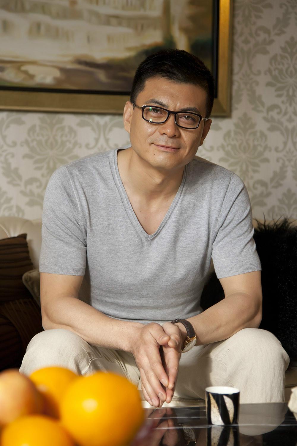 回顾王新军家人相继离世如今的我不敢老去还要照顾老母亲
