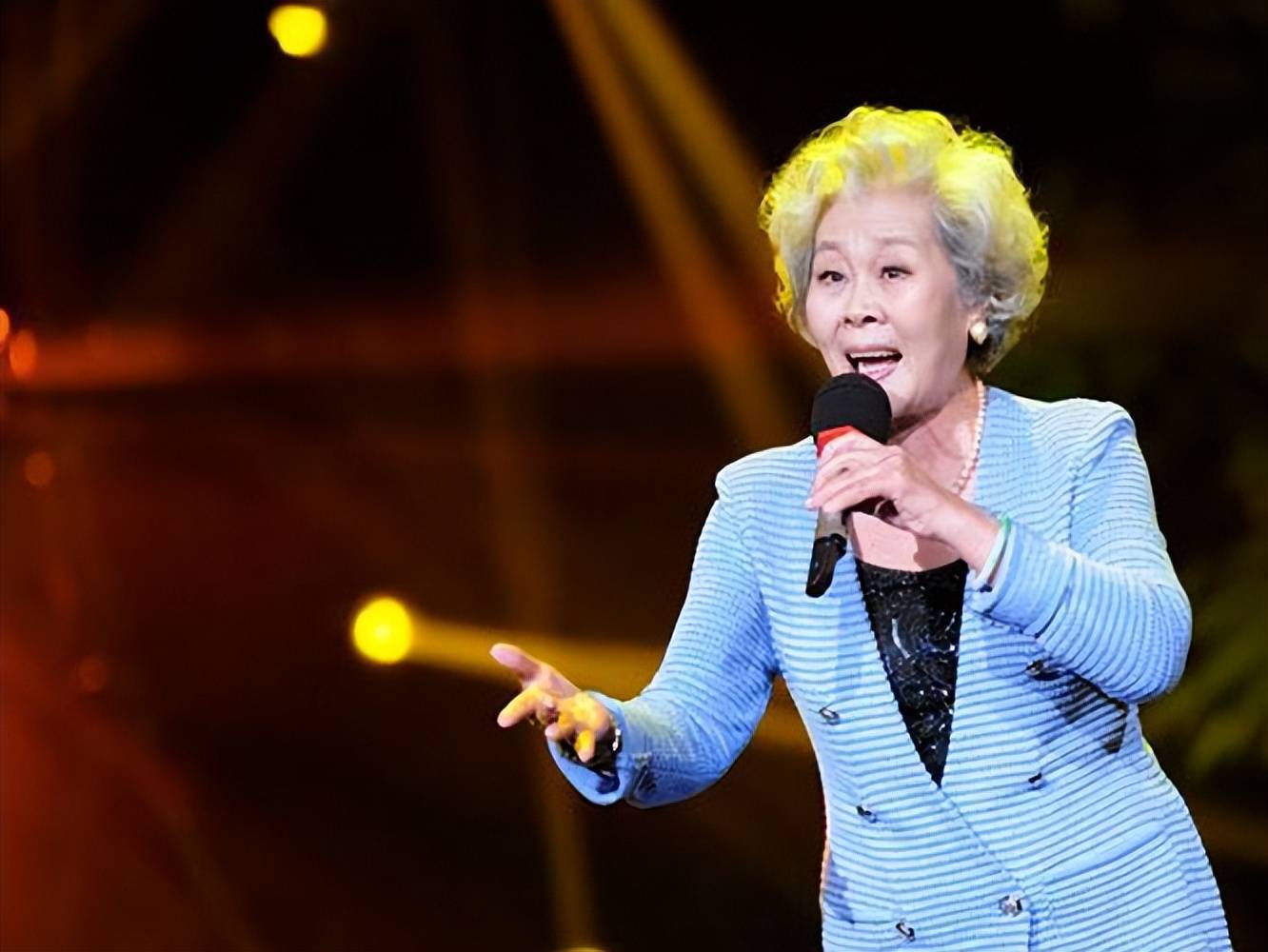 回顾歌唱家于淑珍与丈夫恩爱一生晚年不顾儿女反对住养老院