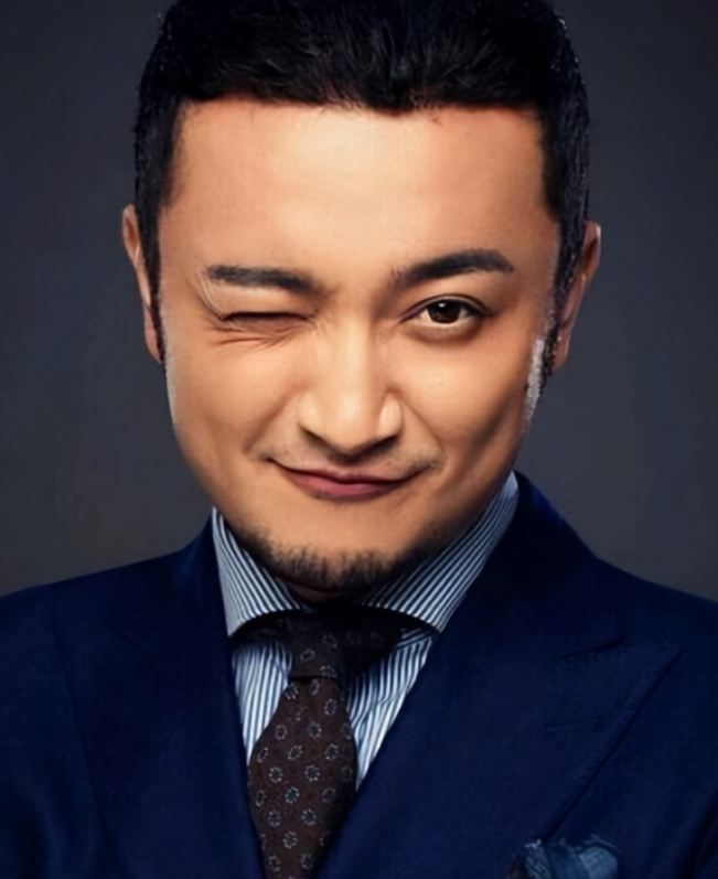 回顾主持人尼格买提23岁进央视30岁娶新疆美女今仍无一儿半女