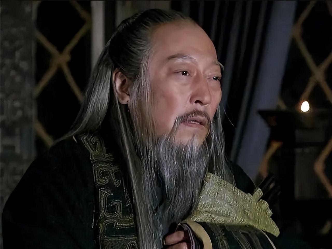 怪不得司马懿会撤兵城楼上这两个书童是整场空城计的疑点