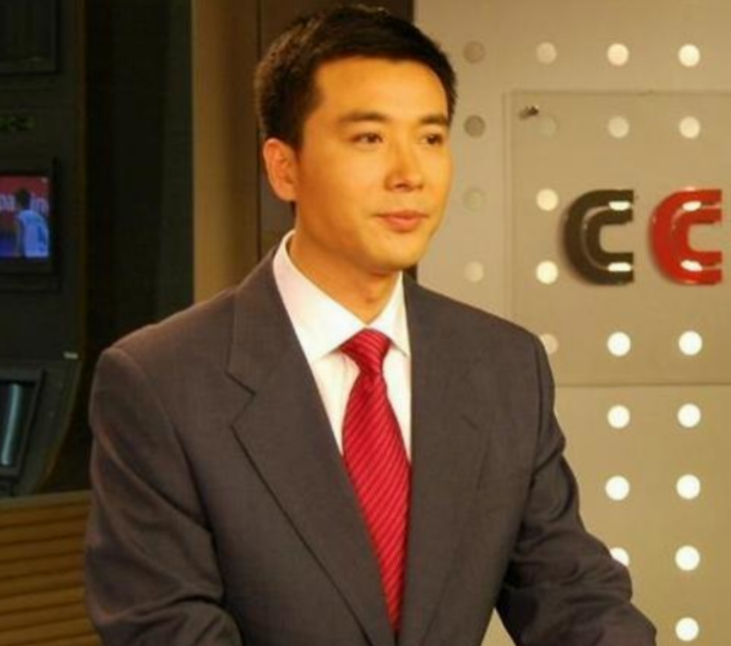 回顾央视主播郭志坚27岁进央视工作25年妻子身份至今是谜