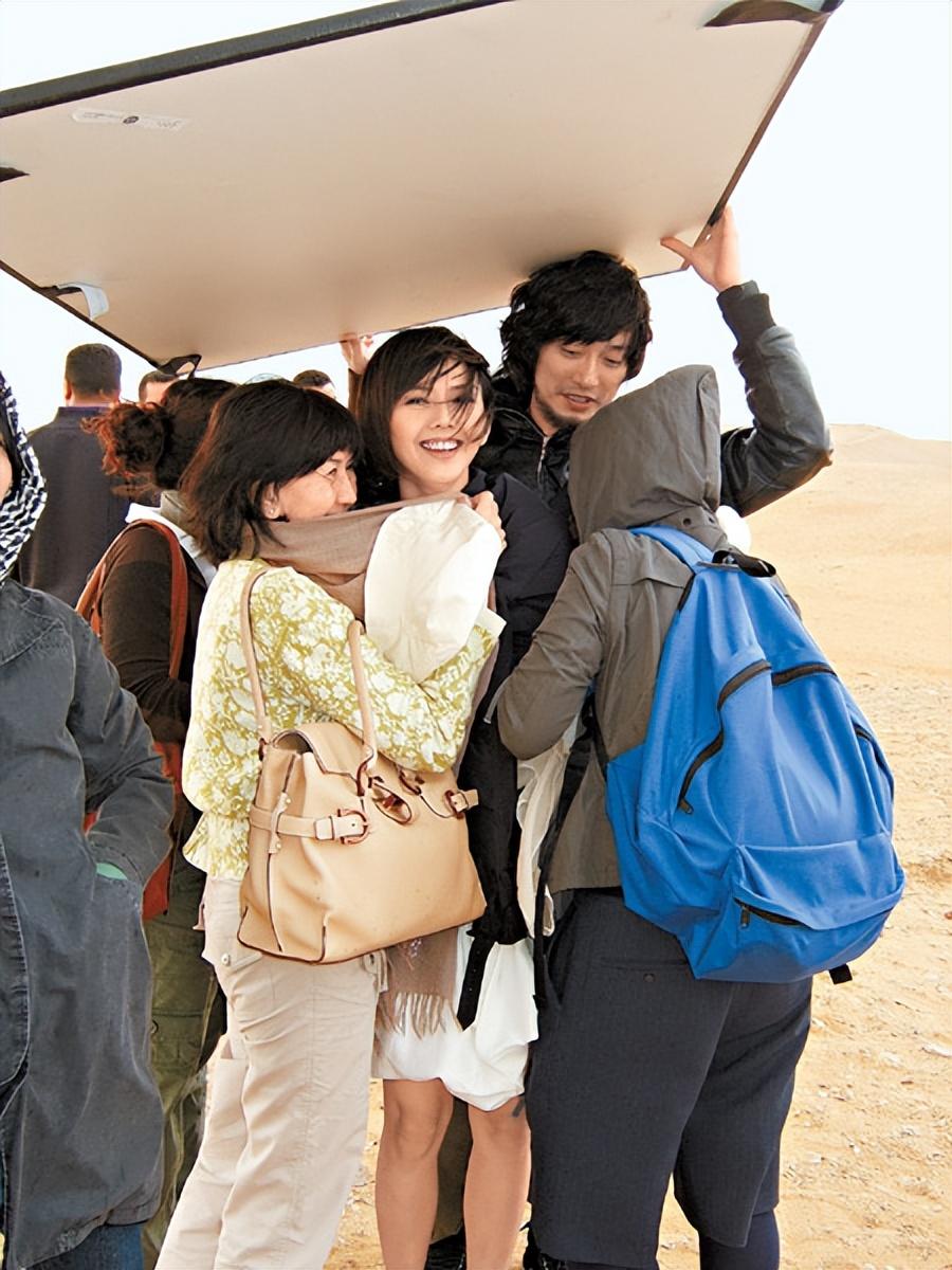 回顾歌手孙燕姿嫁普通丈夫婚后连生二胎一家四口其乐融融