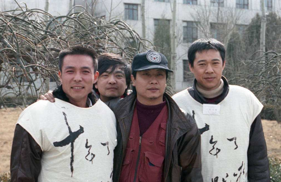 1975年,谢园踏进大学的校门,与张铁林,沈丹萍,张丰毅等人成为了一个班