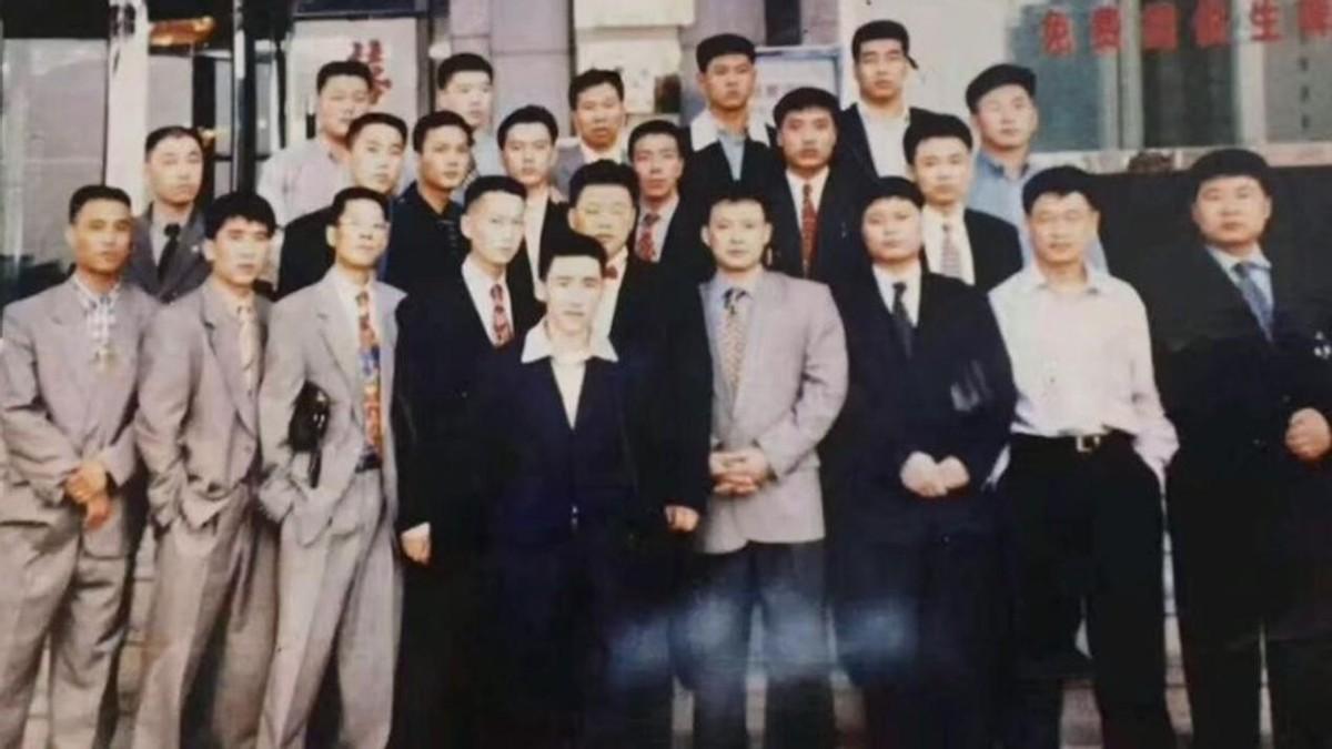 早在1993年,26岁的梁旭东便在德惠市结识了同为社会闲散人员陈彬