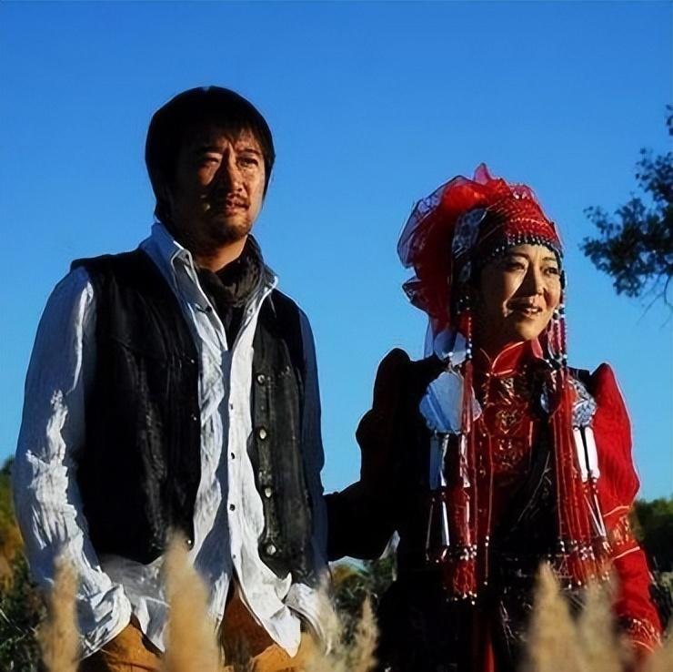 回顾王茜华分手后千里追夫45岁为小丈夫高龄生子现幸福吗