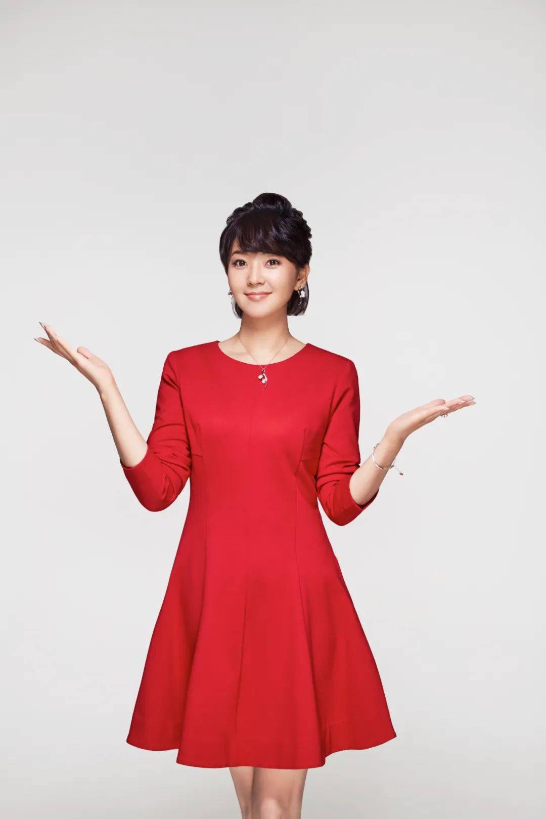 回顾方琼嫁大8岁副台长闪婚后为丈夫生儿子今活成人生赢家