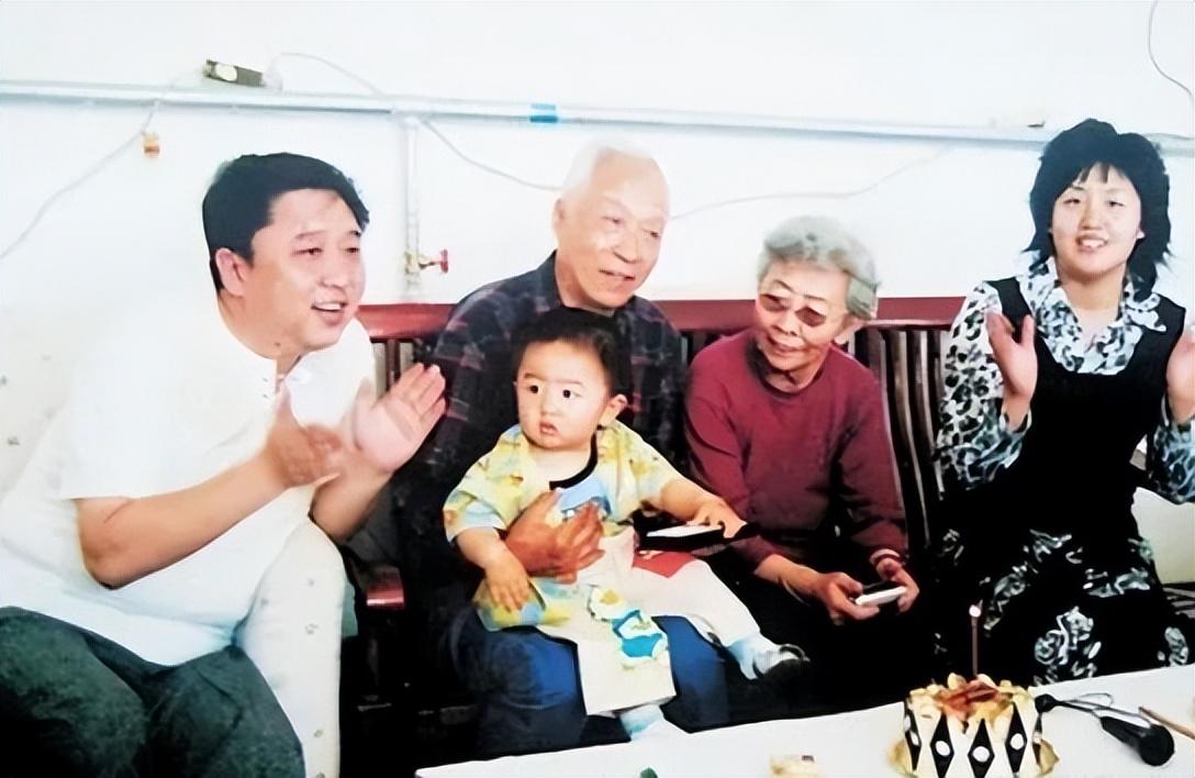 于谦近照现身北京自家马场整个人苍老了许多55岁似70岁