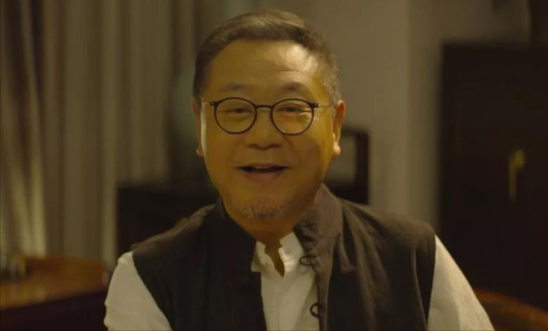 回顾范伟母亲早逝后给父亲找老伴他娶护士为妻却在婚姻中弱势