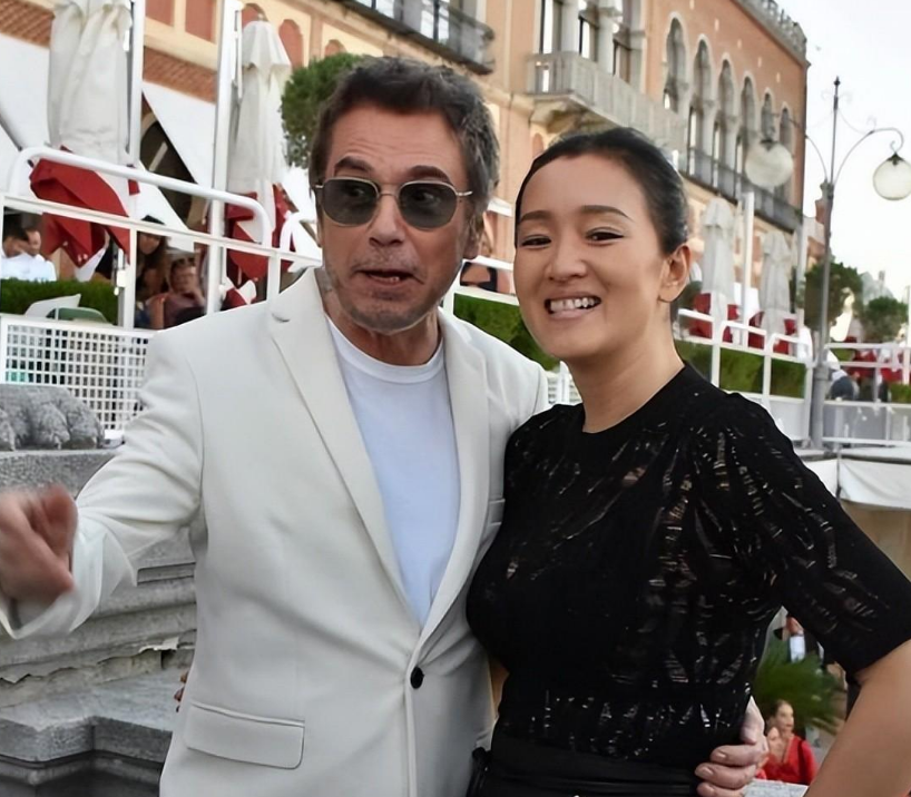 回顾巩俐嫁70多岁法国老头甘愿成为他第四任妻子她在追求什么