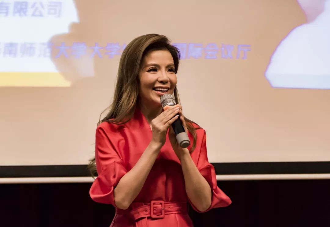 回顾著名主持朱迅我是婆婆的孝顺女儿共同加柴炉火才更旺