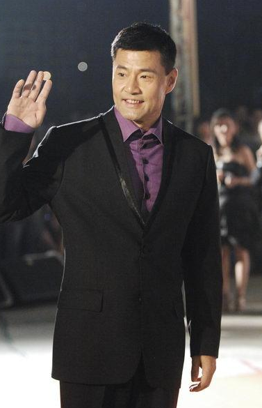 回顾老戏骨于荣光出道41年0绯闻为何到了63岁妻子跟他离了婚