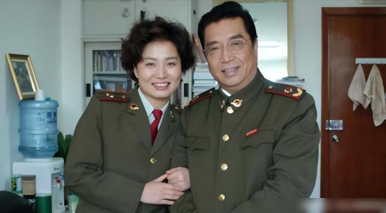 回顾李双江大儿子李贺在没有父爱环境中成长托起父亲继母晚年