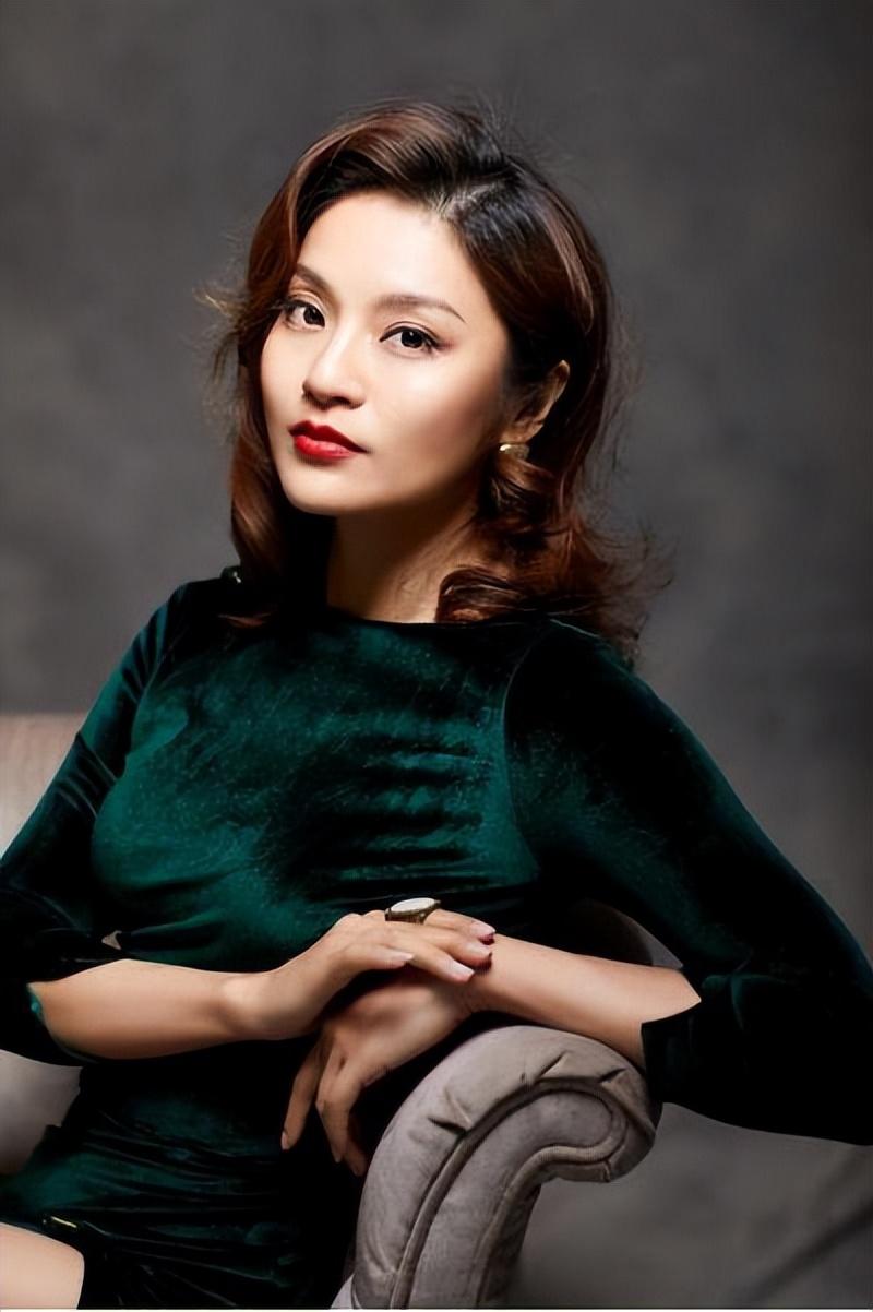 回顾孟盛楠从兰州走出的央视美女主持人男友在雾中迷路了