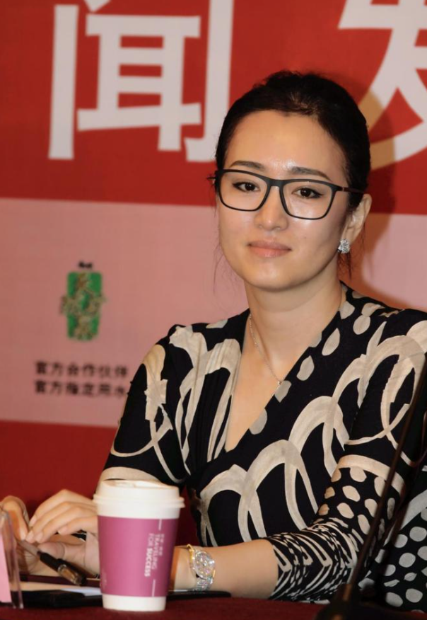 回顾巩俐母亲赵英丈夫和大女儿相继去世小女儿的感情让她操心