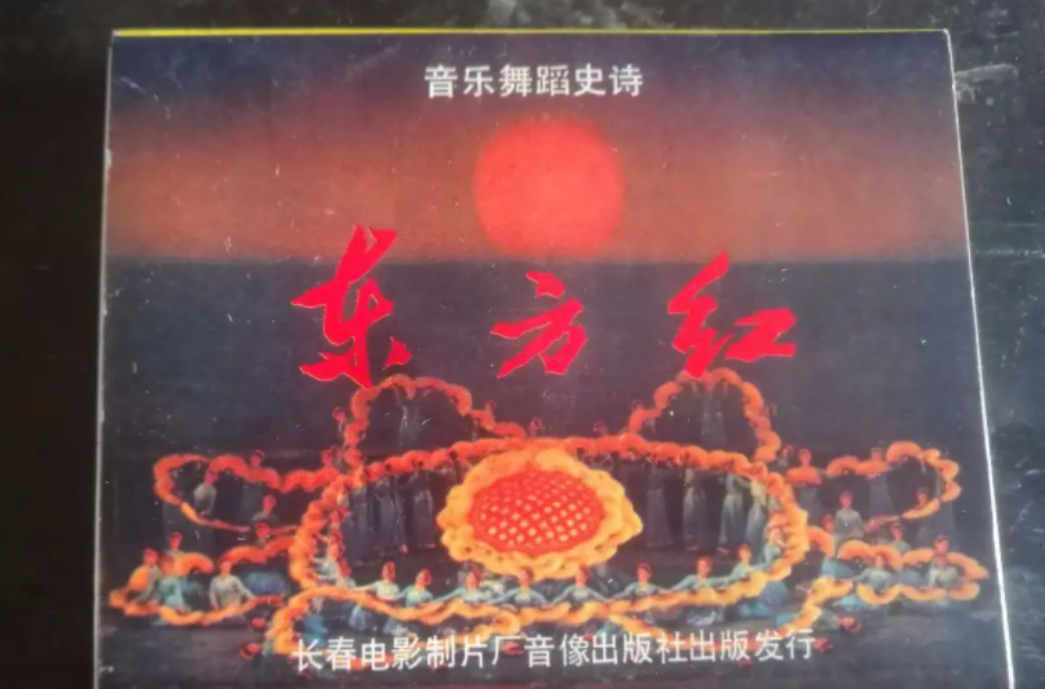 回顾歌唱家胡松华初恋妻子病逝后女儿引领他在悲痛中坚强