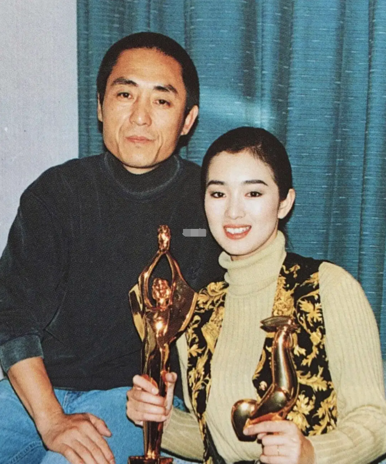 回顾巩俐母亲赵英丈夫和大女儿相继去世小女儿的感情让她操心